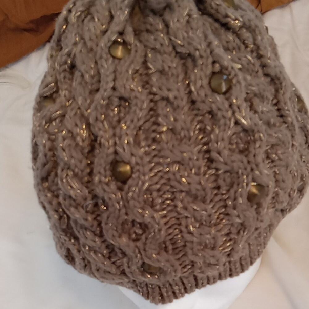 5/48 Stylish Brown Knit Beanie. Winter,Cold,Snow Fashion